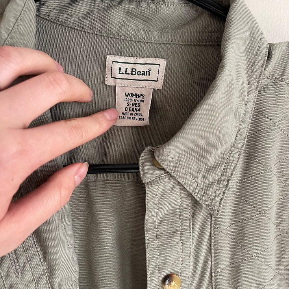 LL Bean Women’s Button Down (Size S-Reg)